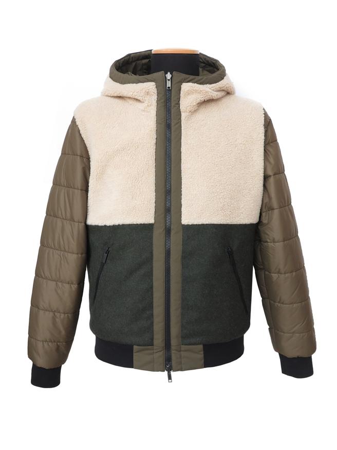 HOGAN 黑色牛皮铆钉包，3万8000元。（ HOGAN提供）