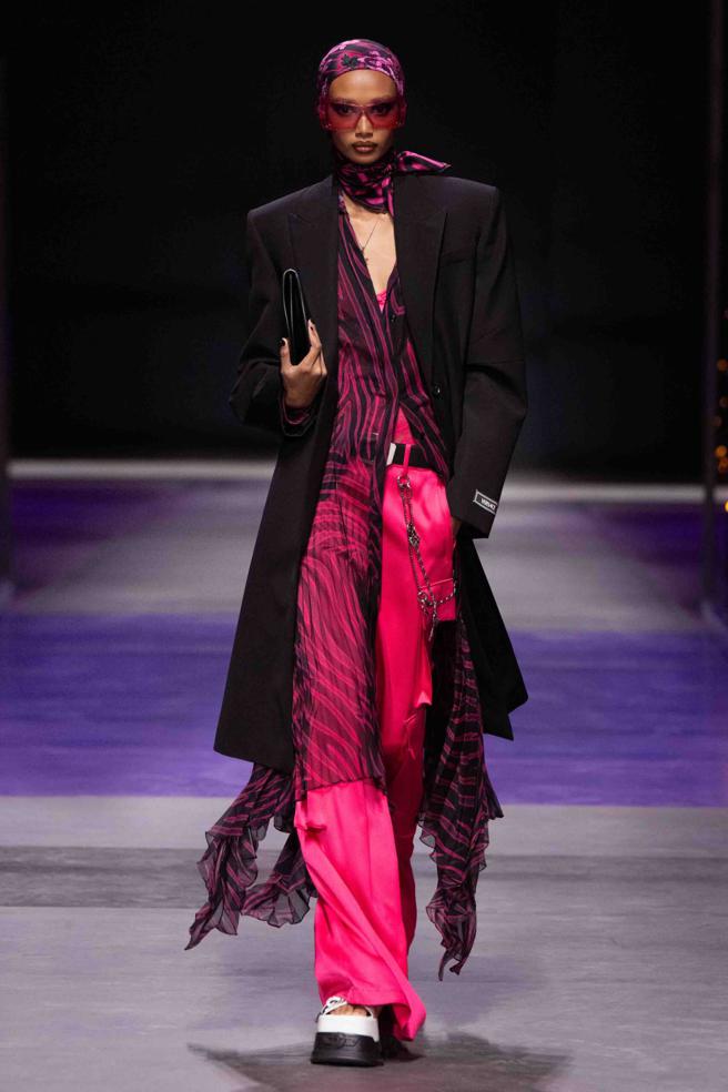 VERSACE 2023春夏女装系列。（VERSACE提供）