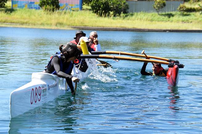 2022.9.29　台东县：▲旅居美国的江伊茉从夏夷引进支架大洋舟，希望藉此与南岛语系国家文化接轨。（庄哲权摄 ）