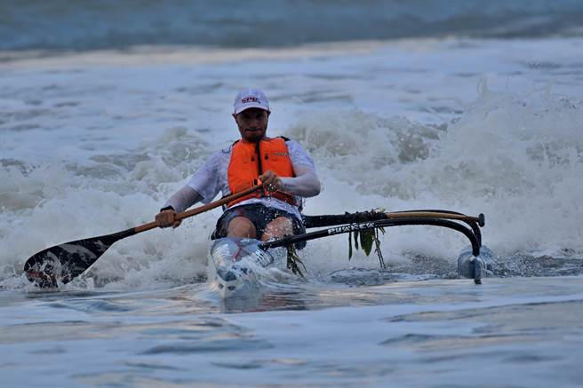 2022.9.29　台东县：▲旅居美国的江伊茉从夏夷引进支架大洋舟，希望藉此与南岛语系国家文化接轨。（庄哲权摄 ）