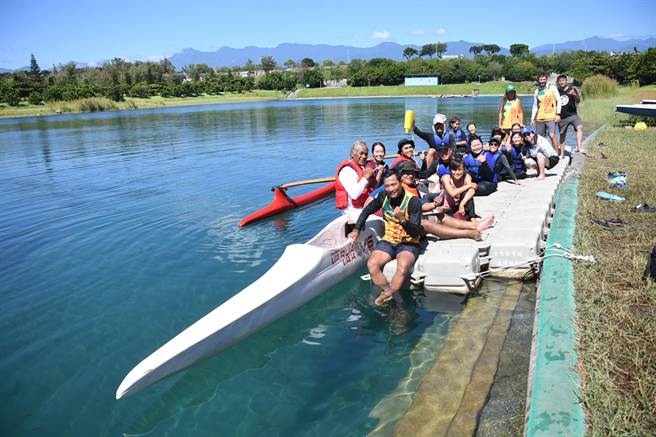 2022.9.29　台东县：▲旅居美国的江伊茉从夏夷引进支架大洋舟，希望藉此与南岛语系国家文化接轨。（庄哲权摄 ）