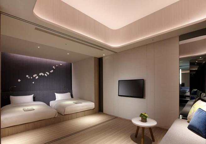 礁溪晶泉丰推出「暖汤慢活趣 微放松」双重加码送快闪优惠，每房5,799元起升等万元温泉套房并加赠12岁孩童免费。（图／晶泉丰旅提供）