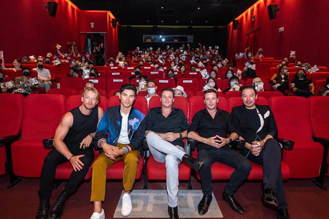 法比欧（左起）、凤小岳、导演Adam Hayes、Nick Hayes及监制Alex日前一起出席首映会。（Alexander King Chen提供）