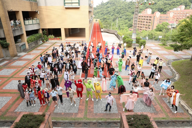 政大附中制服周cosplay的欢乐嘉年华-2(照片/政大附中提供)