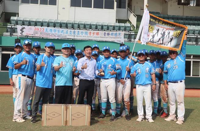 忠孝國中勇奪第九屆立德盃全國青少棒錦標賽冠軍，也是高雄市睽違四年後再奪冠。（高市教育局提供／楊舒婷高雄傳真）