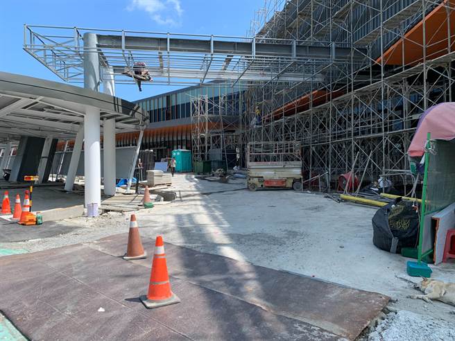 基隆市城际转运站工程延宕，基隆市长林右昌表示，预计10月竣工。（议员庄敬圣提供／陈彩玲基隆传真）