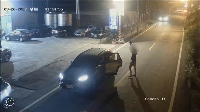 屏东27岁蔡姓男子与人相约钓虾场谈判，不料未见对方现身，愤而持枪对空鸣枪发泄怒气，但却在欲开第2发时卡弹，在现场遗留1颗子弹。（翻摄画面／谢佳潾屏东传真）