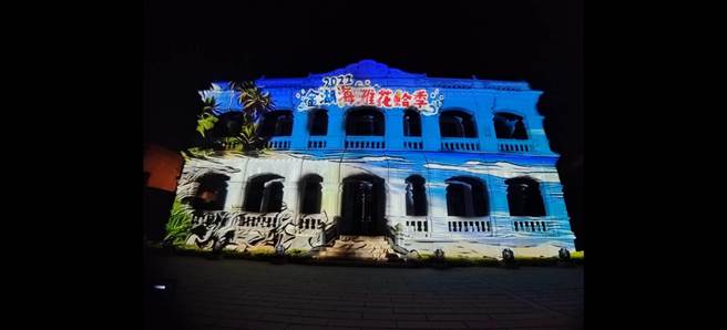 金門首次時尚光雕秀將於10／1晚間在陳景蘭洋樓盛大登場，主辦單位正密集試燈，要把華麗的光雕表演完美的呈現在鄉親眼前(圖 ／金湖鎮公所提供)