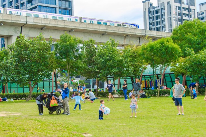 「青塘园生态公园」，绿意繁盛吸引阖家欢乐。(图/业者提供)