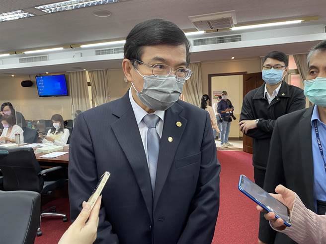 交通部长王国材表示，将给予防疫旅馆每房5000元补贴，防疫车队则补助车资到年底。（本报资料照）