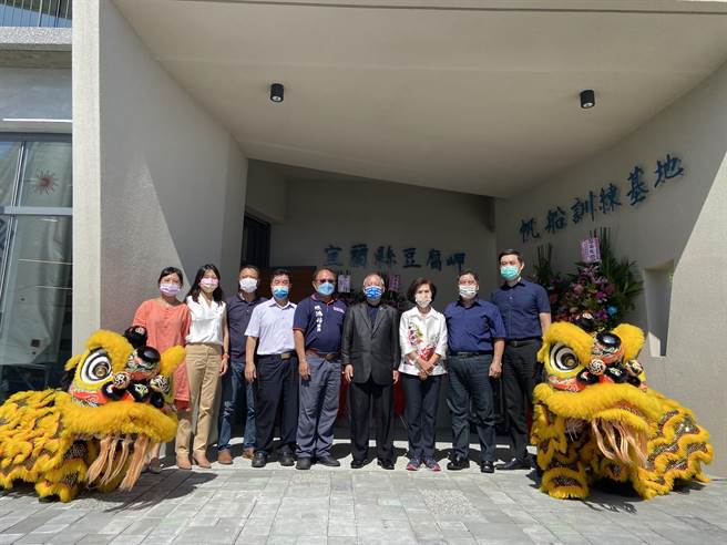 「豆腐岬帆船训练基地」和「南方澳讨海文化馆」今（29日）启用，上午由宜兰县长林姿妙正式揭牌。（吴佩蓉摄）