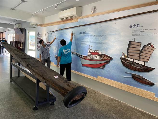 南方澳讨海文化馆1楼为展示南方澳渔港百年变迁、大型南方澳采风全景图、南方澳渔业、讨海人文化等。（吴佩蓉摄）