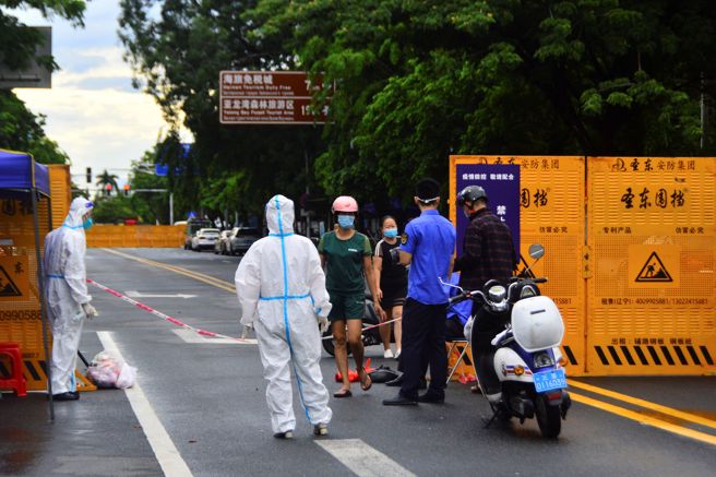 影響外國對中國的印象的因素包括人權爭議和軍事力量增加的擔憂，另外則是中國防疫措施、中美貿易戰、強硬且激進的外交政策與南海軍事化的政策等等。（圖／路透）