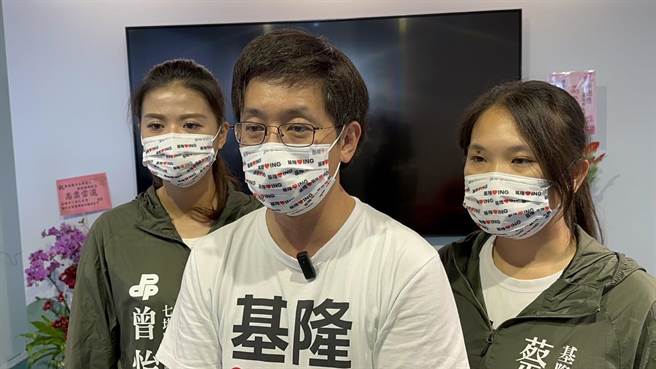 民进党基隆市长参选人蔡适应批，叶匡时被列为「基隆最不欢迎人物」，谢国梁却资源回收拿来当宝，严重羞辱基隆人。（民进党基隆市长参选人蔡适应提供／陈彩玲基隆传真）