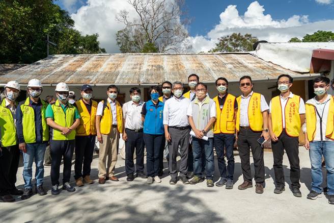 内政部次长花敬群与营建署长吴欣修29日至台东勘灾，包含台湾省土木技师公会、台东县建筑师公会与台湾省土木技师公会、台东县办事处皆投入灾后復原工作。（读者提供／蔡旻妤台东传真）