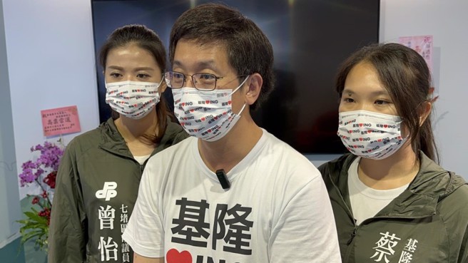 民进党基隆市长参选人蔡适应认为，国民党参选人谢国梁邀请前交通部长叶匡时到基隆市议会，替他的「免费送青年人Gogoro机车政策」背书，是请鬼拿药单。(摘自蔡适应粉专)