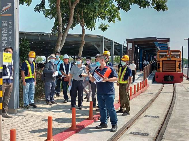 嘉义蒜头糖厂五分车，延驶高铁站完成履勘(交通部提供)