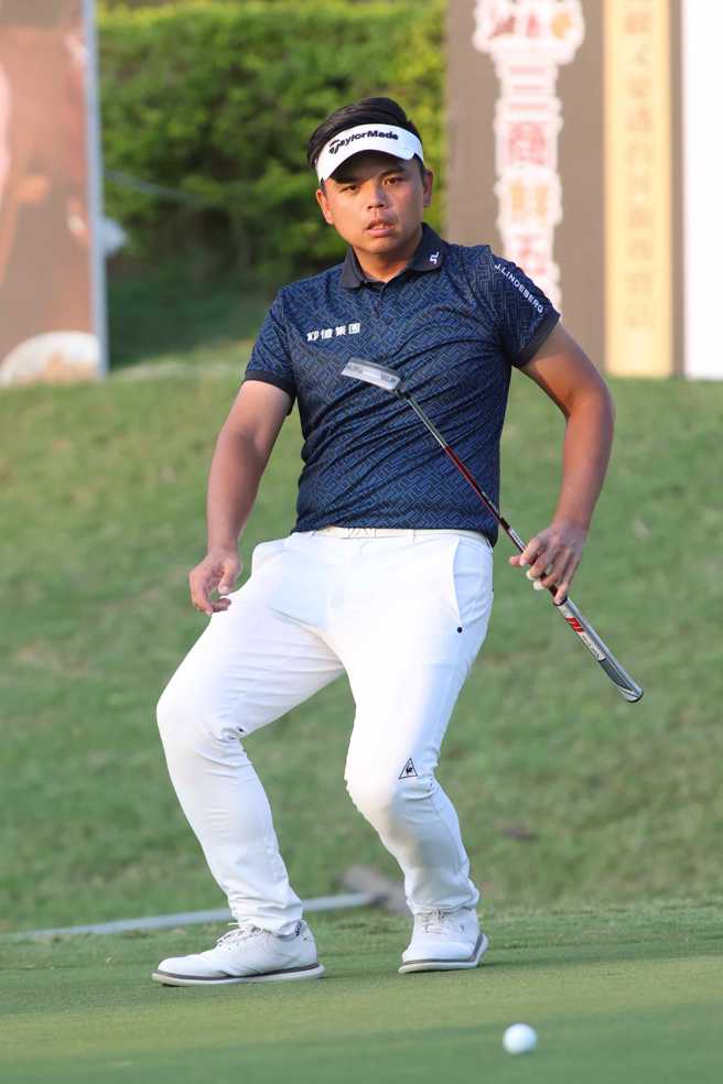 洪健尧找回手感，在2022台湾名人赛暨第36届三商杯高尔夫邀请赛首回合以67杆暂并列第2。（三商企业提供）