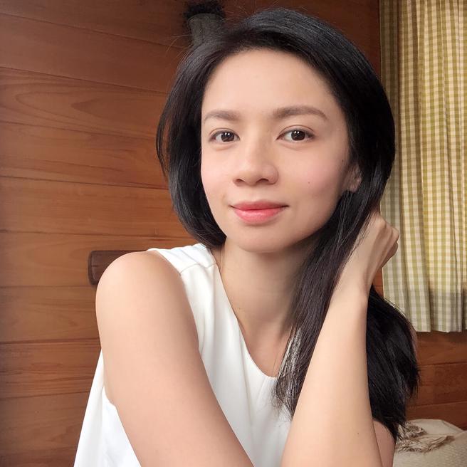 对杨雅晴来说，喜欢和爱一样重要，「长久关系里，一定会面临很多的衝突，偶尔就需要贺尔蒙作祟，让自己鬼遮眼，好让关系可以继续下去，」她笑着下了个结论。（图/ 理财周刊提供）