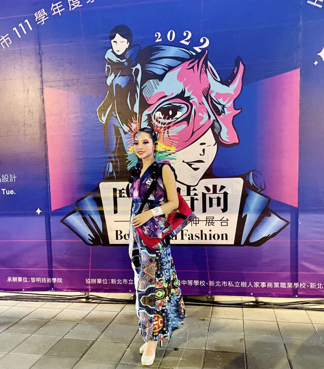 今年度斗艷时尚伸展台以「Me？taverse」为主题，并加入新住民母国文化东南亚风格，将文化元素融入造型设计。（照片/景义婷）