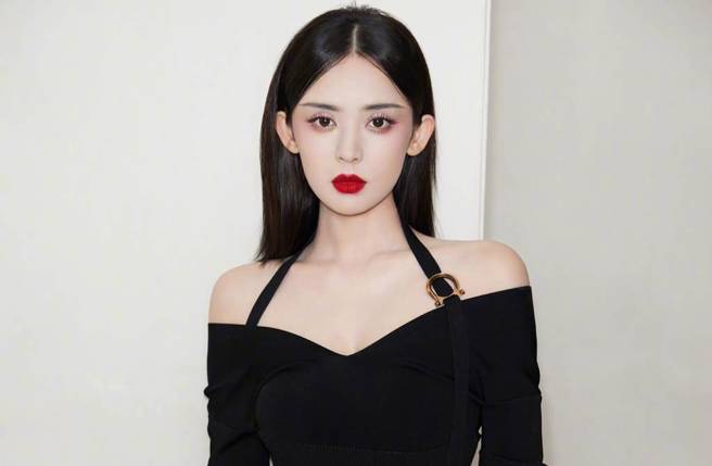 娜扎有「新疆維納斯」、「新疆女神」封號。(圖／取自娜扎微博)