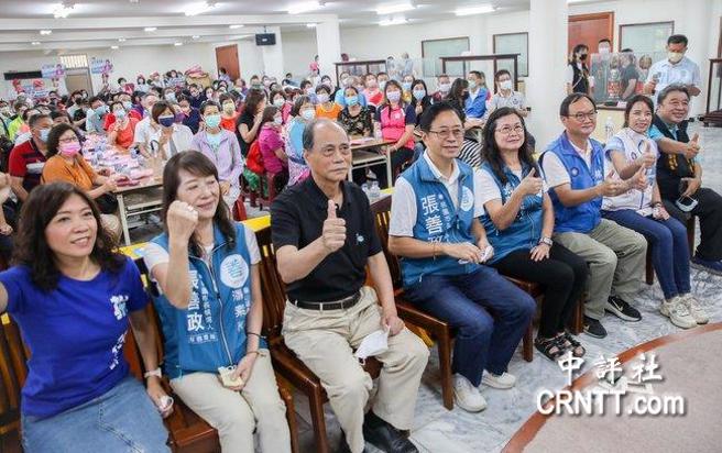 国民党桃园市长候选人张善政（左四）、国民党中常委侯佳龄（左一）。（中评社）