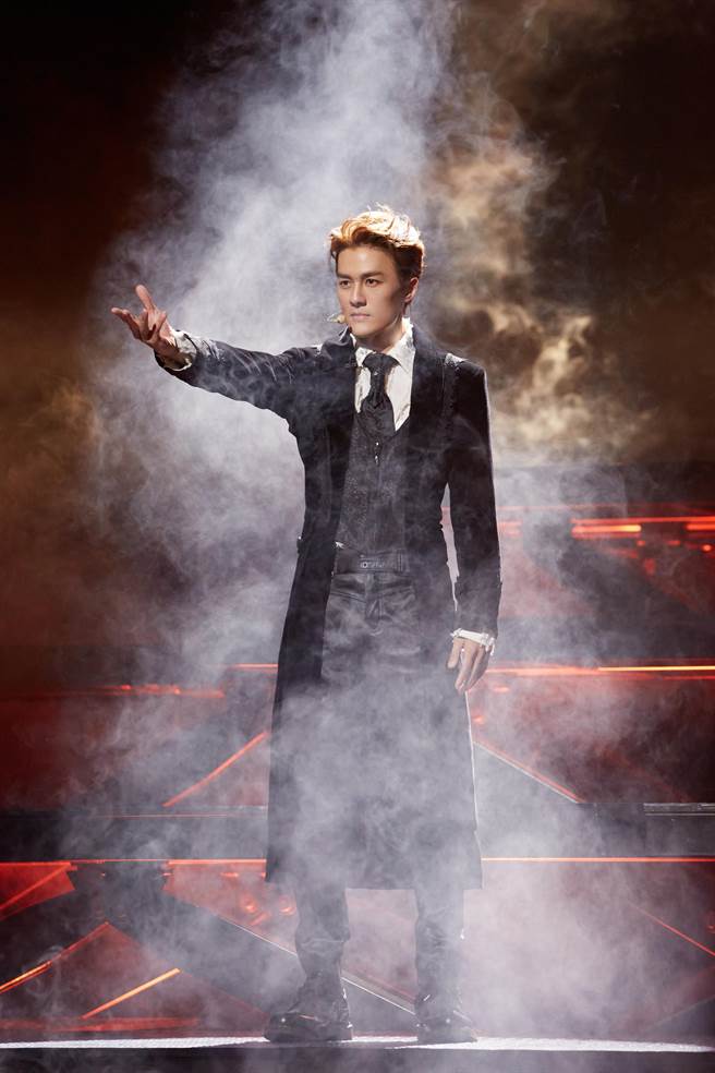 吴克群近来在音乐节目中，表现亮眼，引起粉丝热烈讨论。（唱戏世界娱乐提供）