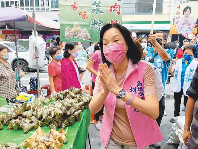 國民黨高雄市長參選人柯志恩日前到鳳山第一市場拜票。（本報資料照片）