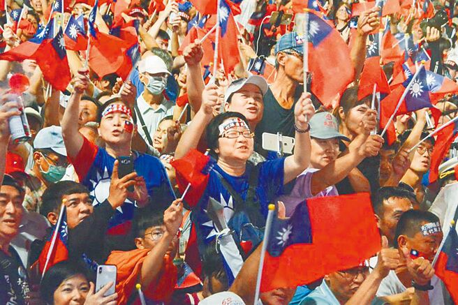 高雄4年内第5场选举又要来临，多数市民已懒得过问政治。图为韩国瑜三山造势时的壮观景象已不復见。（本报资料照片）