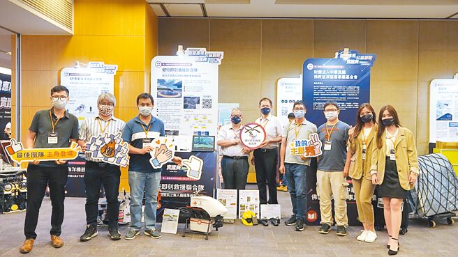健行科大师生组成无人机应用团队，参加数位发展部前瞻应用与公益创新实证赛获奖。（健行科大提供／吕筱蝉桃园传真）
