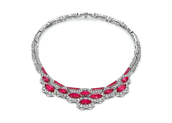 宝格丽尖晶石项炼，镶嵌10颗、总重达30克拉的马眼形切割尖晶石。（BVLGARI提供）