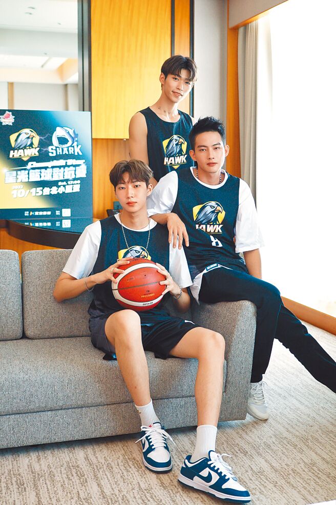 金云（前）、张庭瑚（中）、蔡承佑昨表示在小巨蛋进行一场精采的篮球赛。（宽宏艺术 X JR东日本饭店提供）