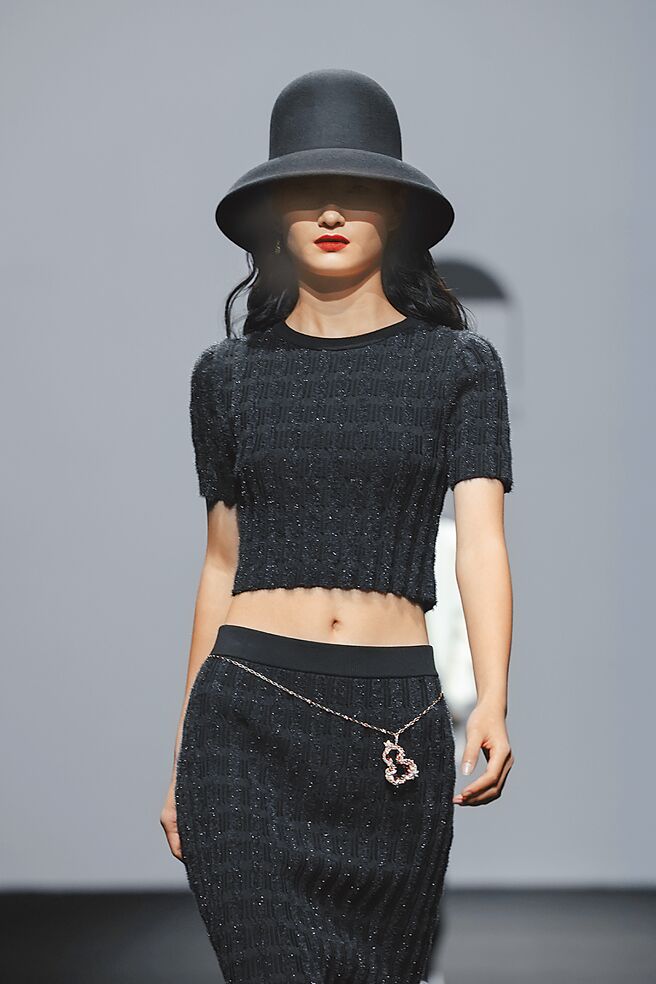 Qeelin珠宝与名模吕燕创立的COMME MOI携手合作，在上海时装周期间发表作品。（Qeelin提供）