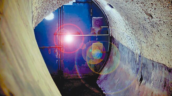 圆山西密道的第2道门尘封50年，如今首次打开让世人探访。（圆山大饭店提供）