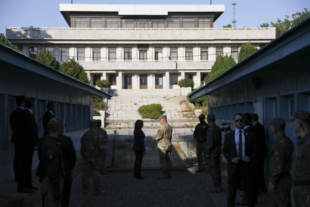 贺锦丽的日本与南韩行来到尾声，今天在分隔南北韩的非军事区发表演说。（图／美联社）(photo:ChinaTimes)