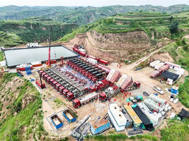 大陆深煤一号探勘开发陆地油气深部煤层成功投产。（中国海油公眾号）