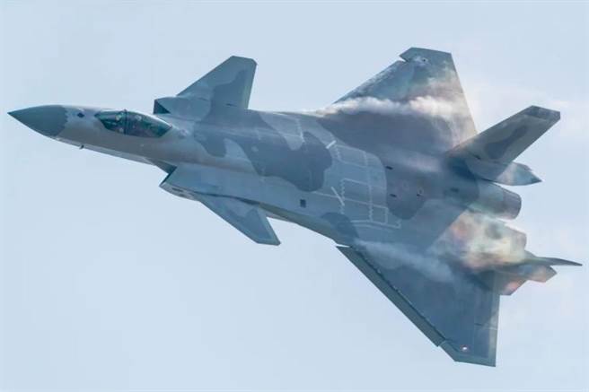 陸空軍發言人首提「中國第五代戰機」殲-20。（大陸國防部官網）