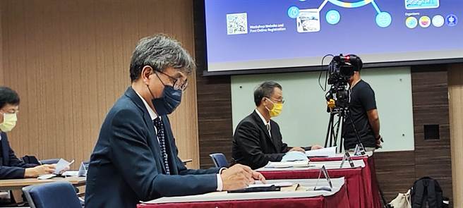 農委會副主委陳駿季今天出席畜牧業與水產養殖業之智慧生產國際研討會。（林良齊攝）