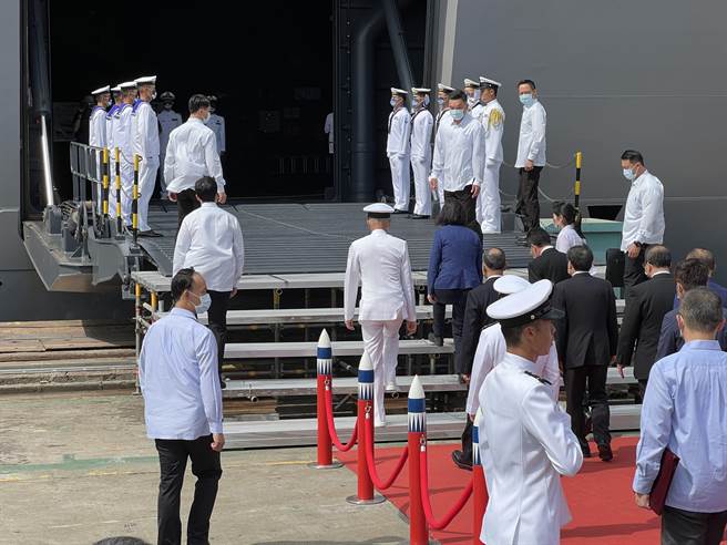 玉山军舰今交舰  台船：成为海军重要两栖作战舰艇及南海运输主力。曾薏苹摄