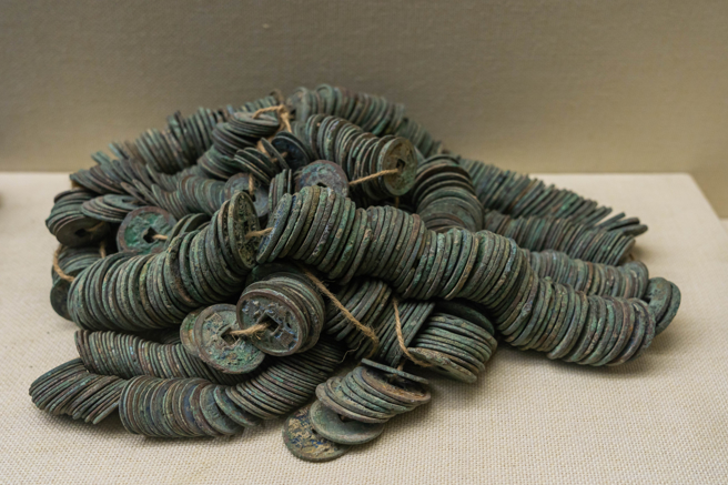 汉长安城兆伦锺官铸钱遗址近日有新发现，出土大量铸钱模具还有铜钱。(示意图/达志影像)