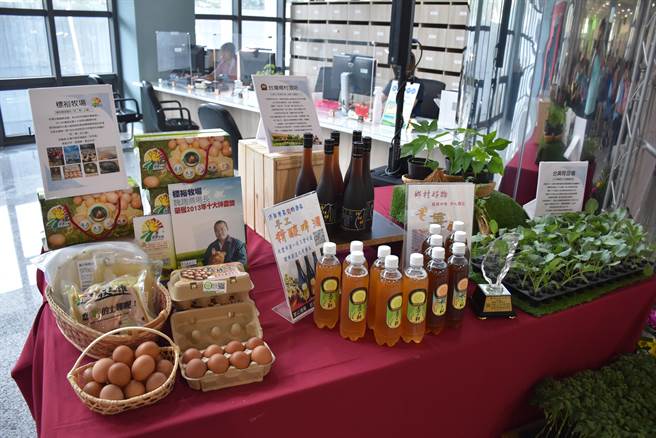 后龙镇公所推出「好望青农带路游」推广后龙优良农特产品。（谢明俊摄）