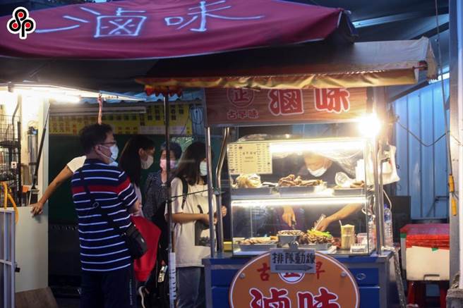 劳保局表示，受雇劳工保费较今年最多增加53元，职业工会劳工最多增加159元，预估全年可为劳保基金多掖助209亿元。（报系资料照）