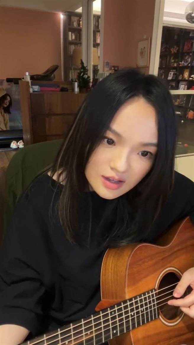 徐佳瑩昨開直播獻唱。（亞神音樂提供）