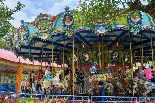 丽宝乐园渡假区长期敦亲睦邻，水陆乐园择一门票只要99元。（丽宝乐园渡假区提供／陈淑娥台中传真）