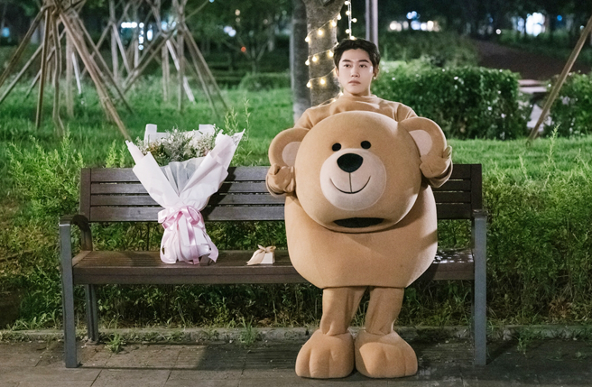 李相植（郭东延 饰）带着热情进入公司，因个性固执又没眼力见，成为部门核弹级麻烦制造机。（图／龙华电视提供）