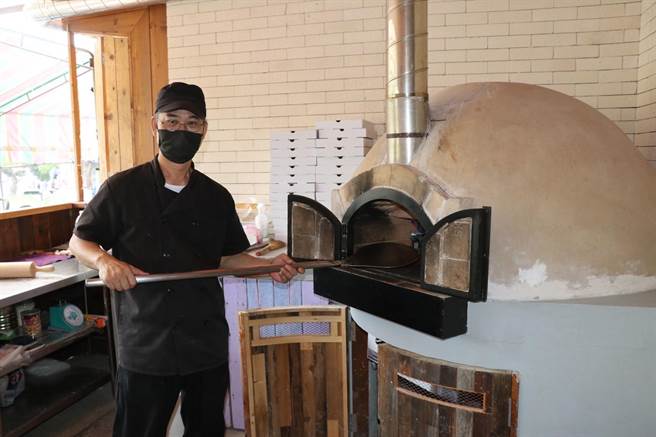 苏家庄园内的窑烤披萨是许多游客大推的美食。（蔡明亘摄）