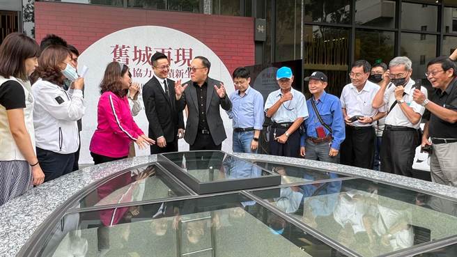 华友联集团位于高雄左营的建案「I世界」2018年开工后，发现清朝时期左营旧城城墙残迹，经协调后，变更设计退缩，新建案今年完工，成为全台首栋「住宅与古蹟共存的住宅大厦」。（柯宗纬摄）