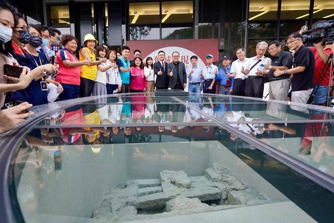 2018年华友联集团在左营区启文路旁进行新建案的施工时，发现疑似城墙的构造物，华友联集团决定将这段歷史城墙保存下来，融入住宅大楼的景观设计。（高市文化局提供／杨舒婷高雄传真）