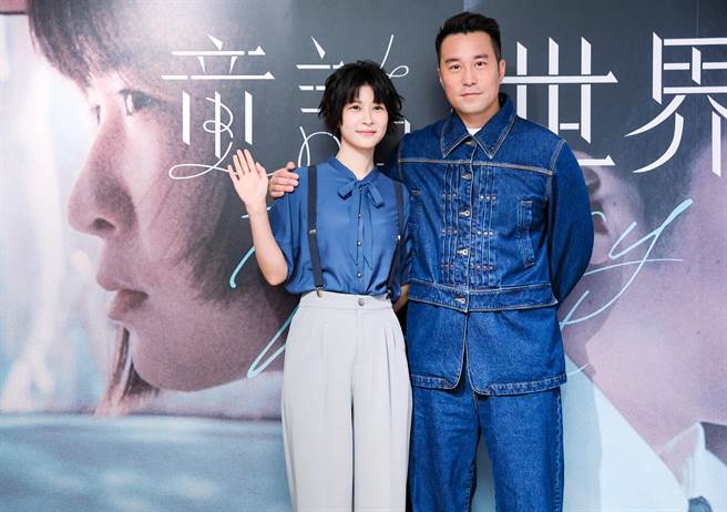 張孝全（右）與江宜蓉一同出席主演《童話．世界》記者會。（羅永銘攝）