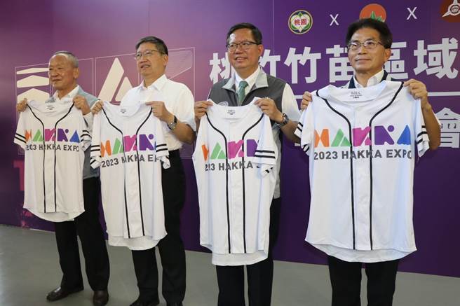 桃園市長鄭文燦、新竹縣長楊文科、新竹市代理市長陳章賢與苗栗縣長徐耀昌齊聚一堂，討論新增4項合作提案。（蔡明亘攝）